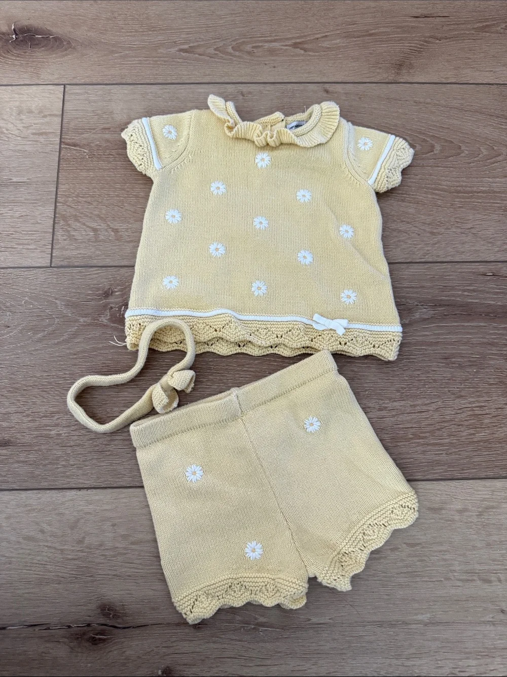 cupcakes & cashmere Yellow Daisy Knit Matching Set